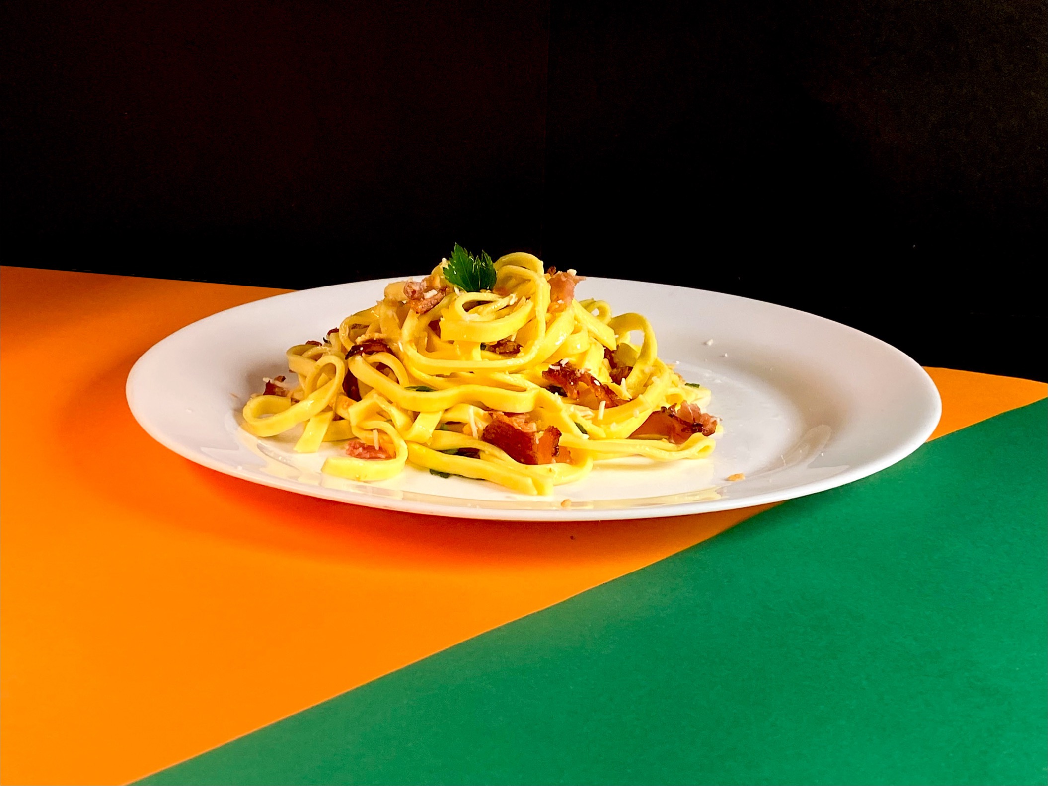 Talharim ao alho e óleo com bacon